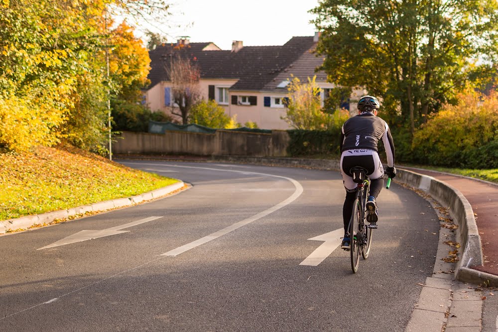 Un cyclisme en descente